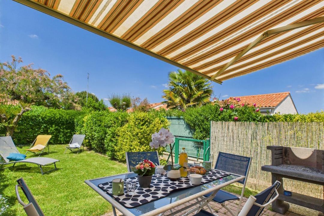 Photo of Patio Balcony in Saint-Vincent-sur-Jard