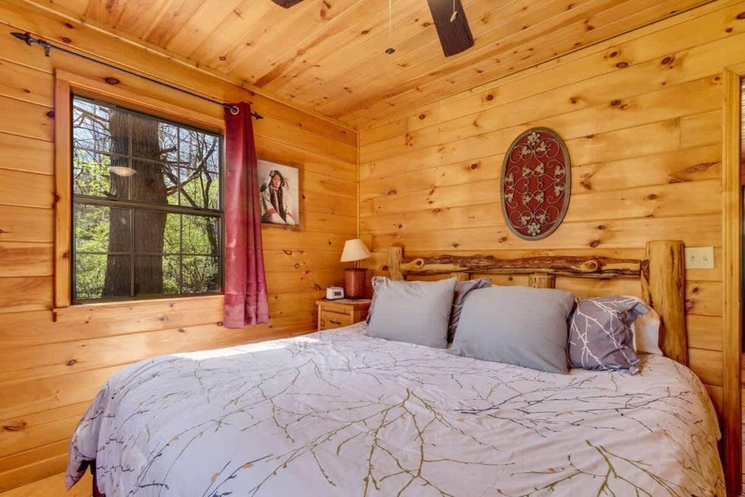 Photo of Bedroom in Rocky Grove
