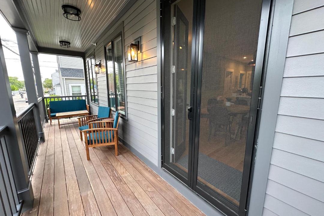 Photo of Patio Balcony in Off Broadway