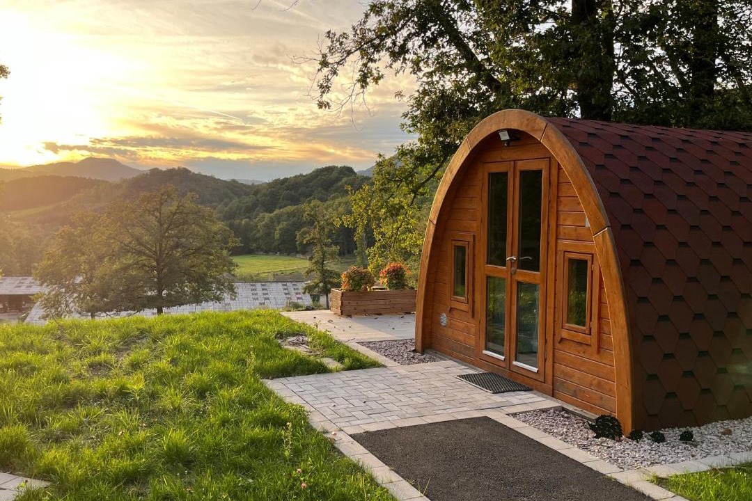 Photo of Others in Albe