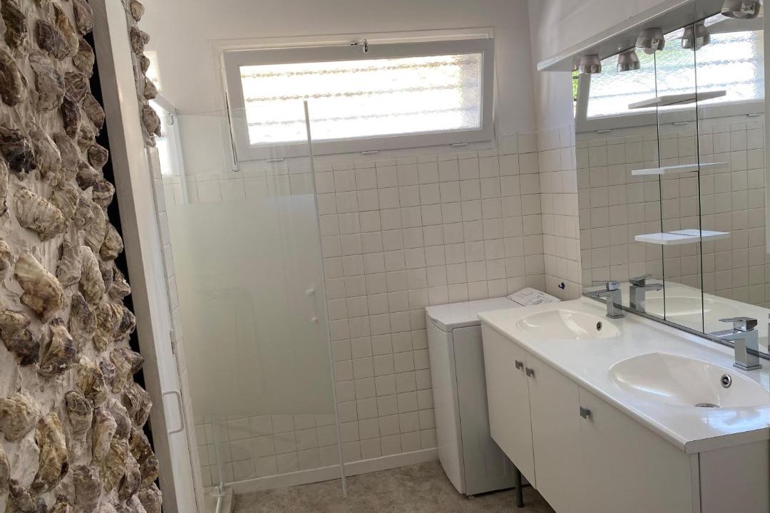 Photo of Bathroom in La Jetee