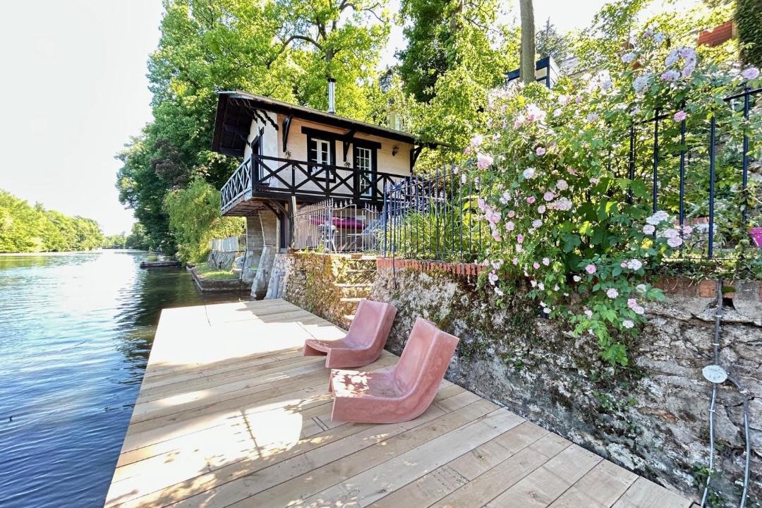 Photo of Others in Olivet