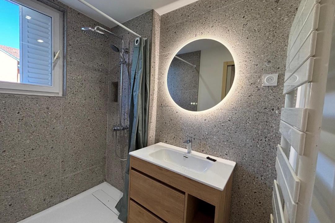 Photo of Bathroom in Leon Blum - Bon Coin