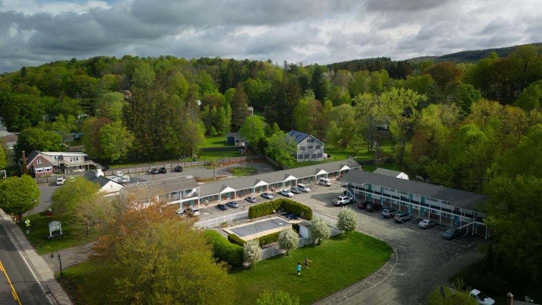 Photo of Others in Lee