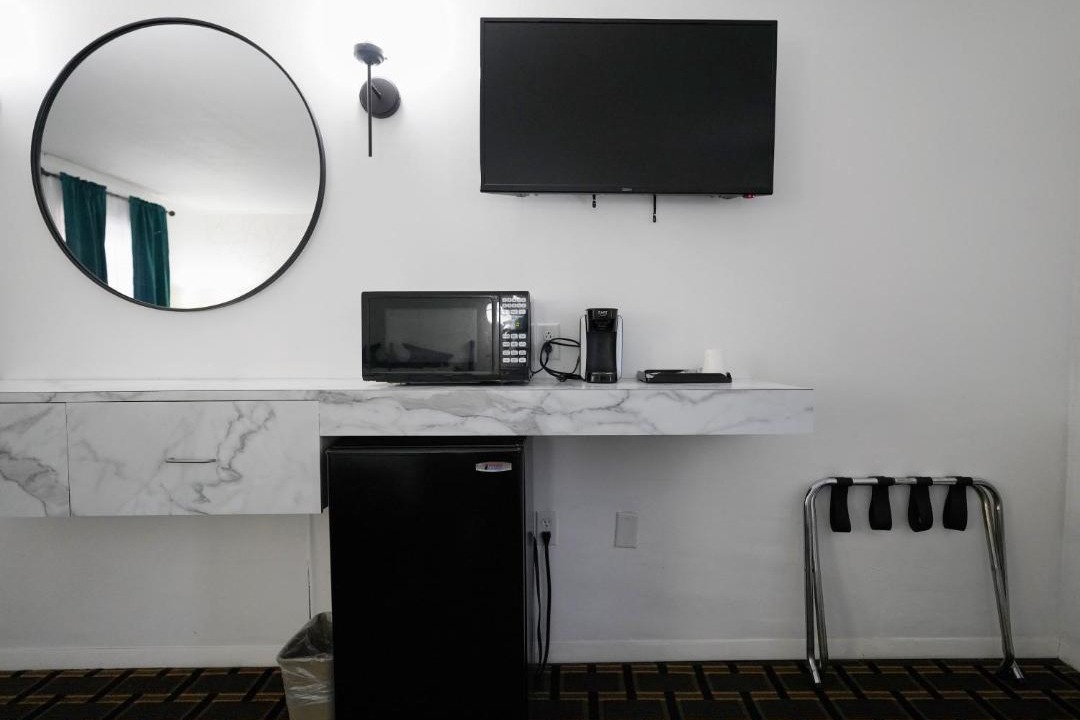 Photo of Others in Lee