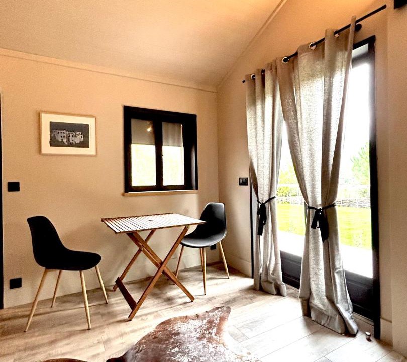 Photo of Others in Vesc