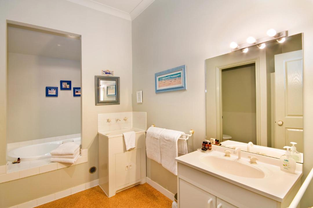 Photo of Bathroom in Lorne