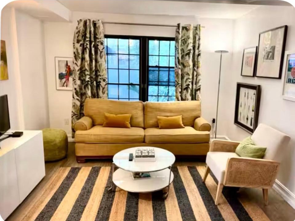 Photo of Livingroom in Downtown
