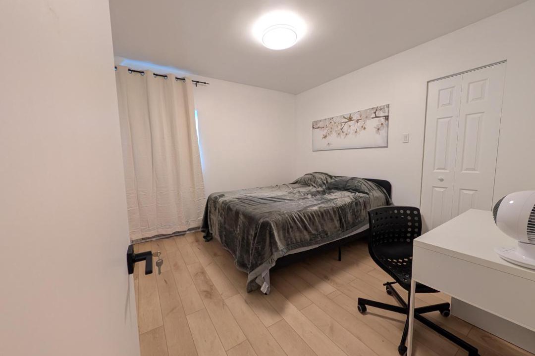 Photo of Bedroom in Longueuil