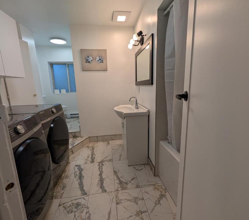 Photo of Bathroom in Longueuil