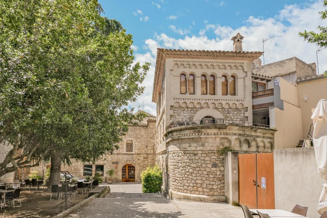 Photo of Others in Besalu