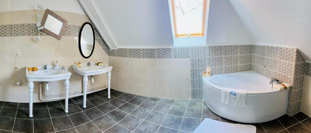 Photo of Bathroom in Tinteniac