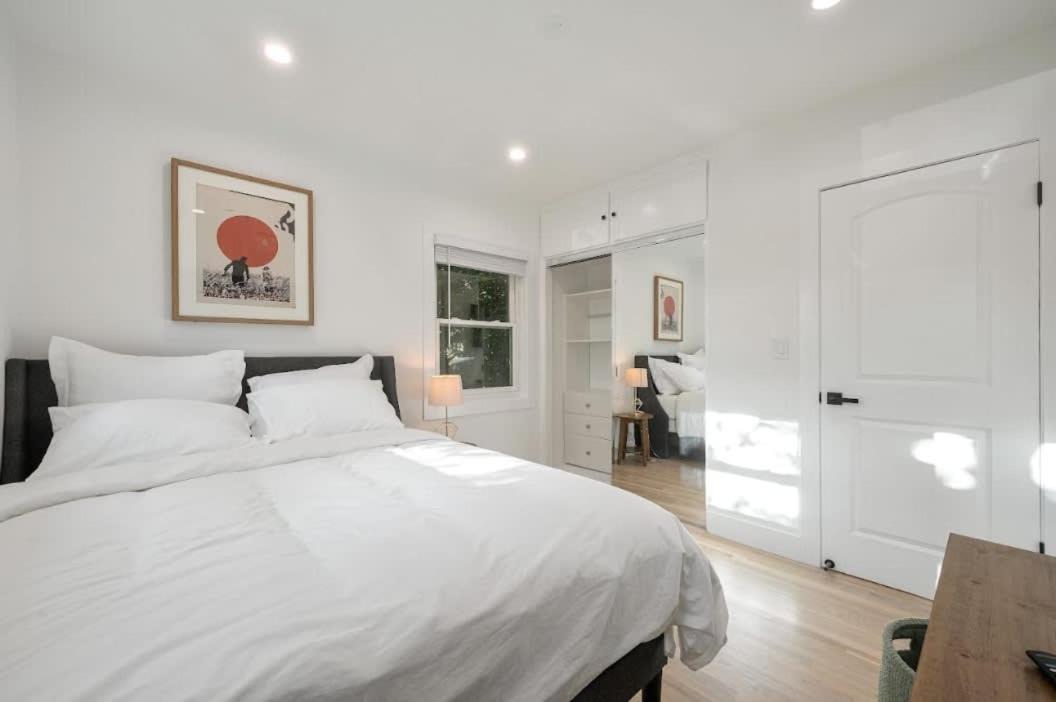 Photo of Bedroom in Lake Balboa