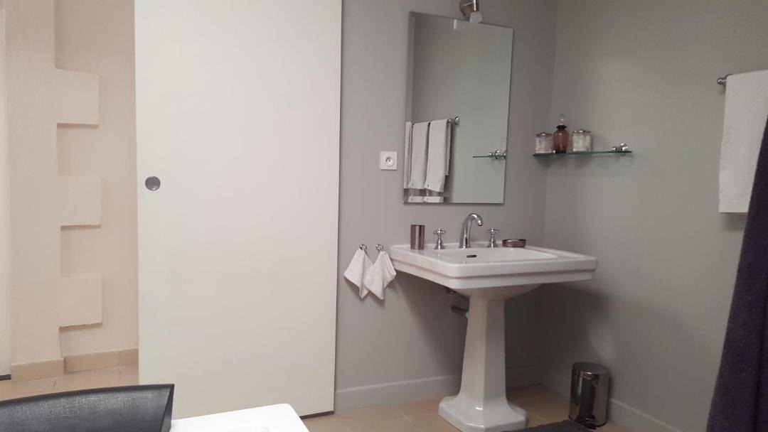 Photo of Bathroom in Puisseguin