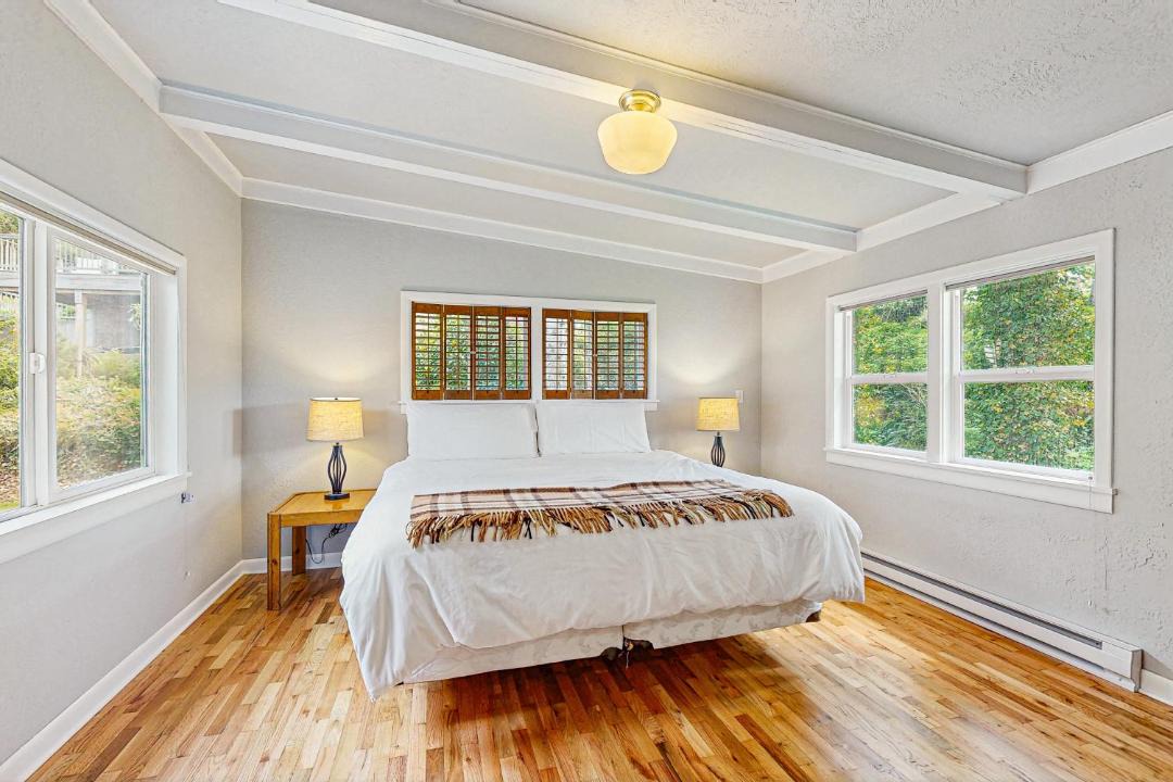 Photo of Bedroom in Neahkahnie Beach