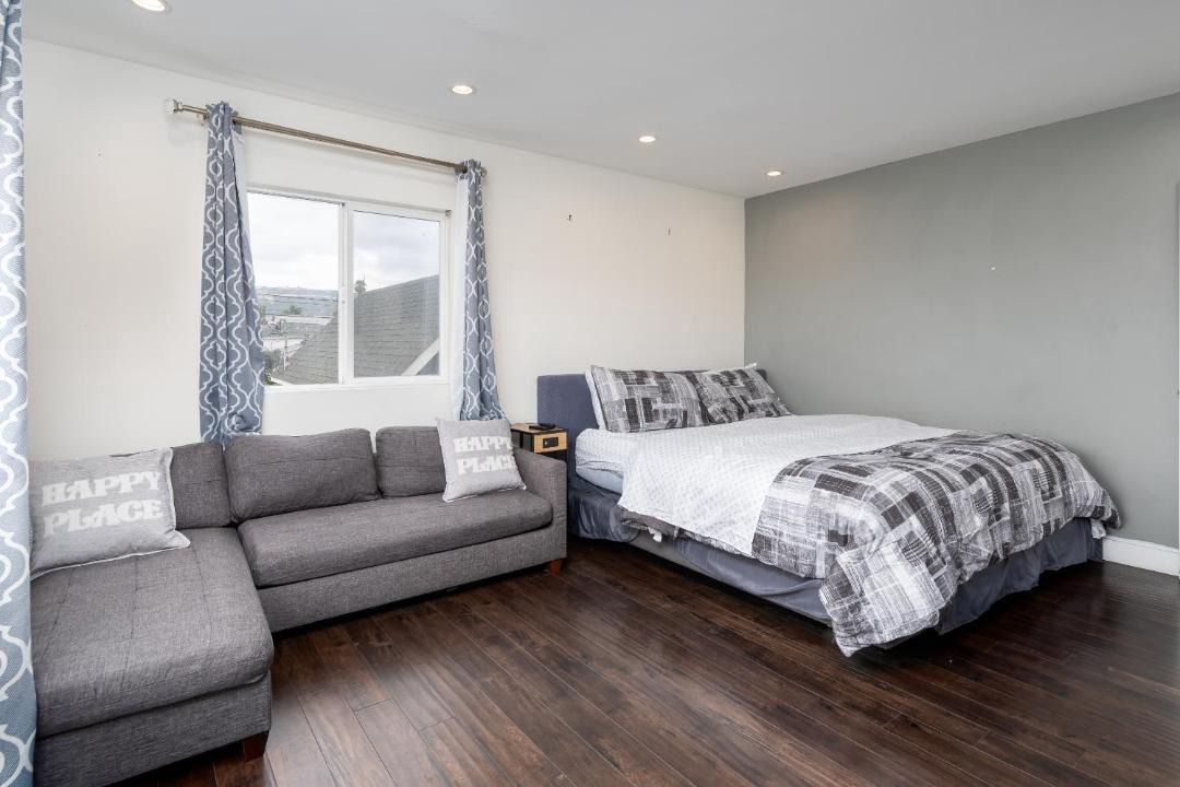 Photo of Bedroom in Oakland