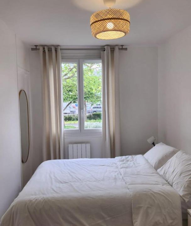 Photo of Bedroom in Stains