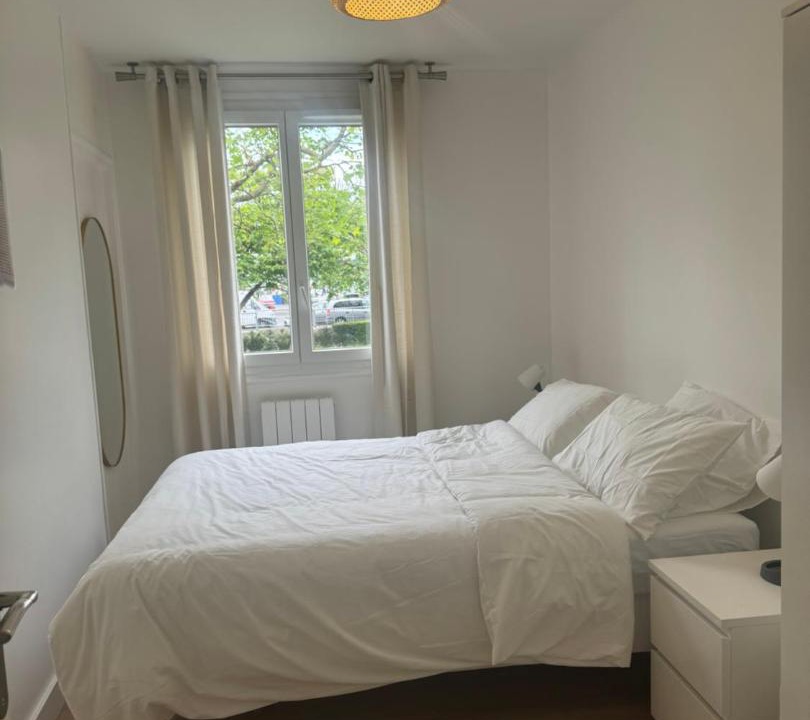 Photo of Bedroom in Stains