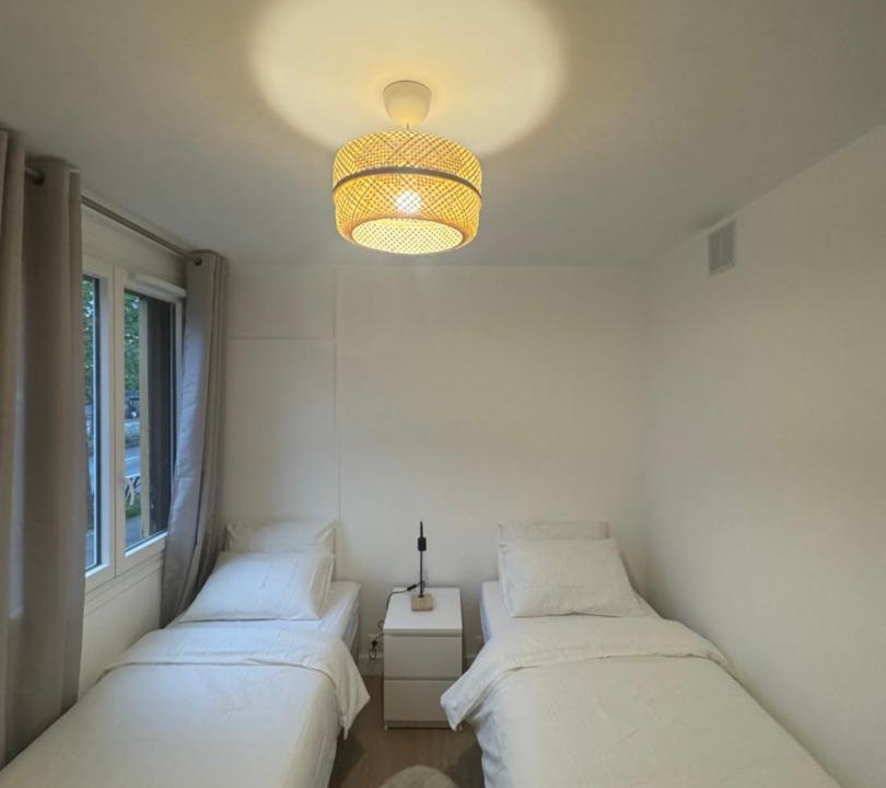 Photo of Bedroom in Stains