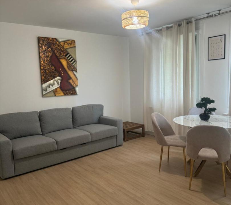Photo of Livingroom in Stains