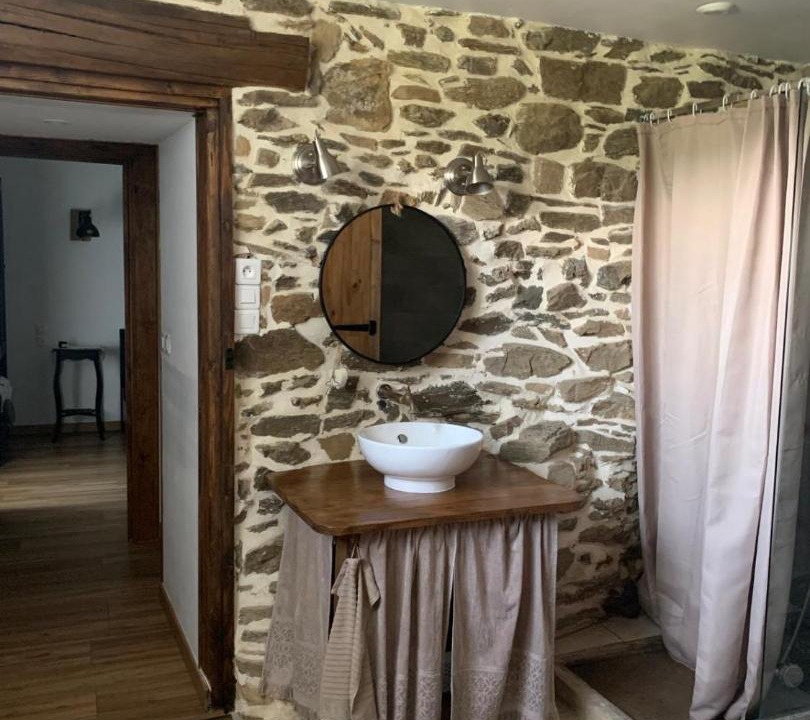 Photo of Others in Requista