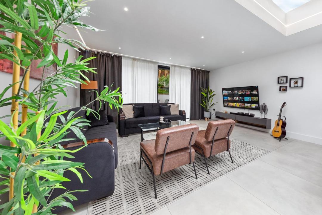 Photo of Others in Luton