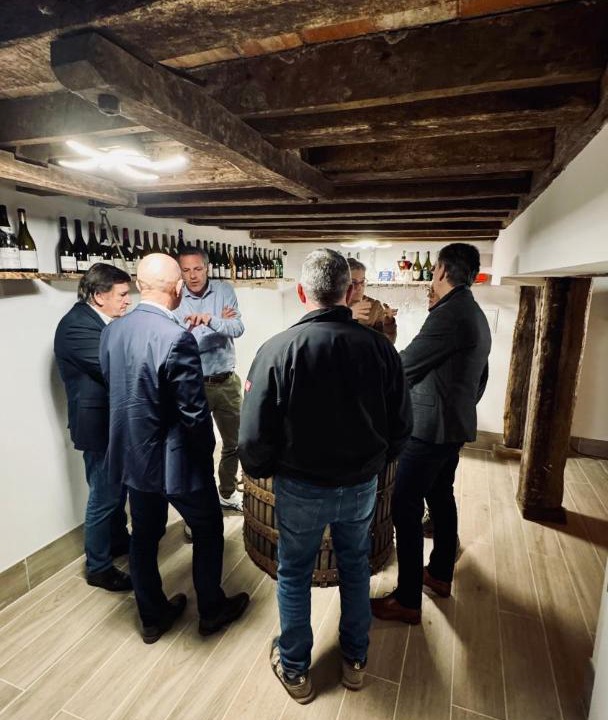 Photo of Others in Lachy