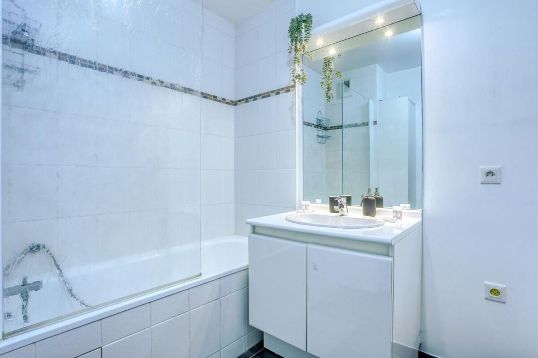 Photo of Bathroom in Buc