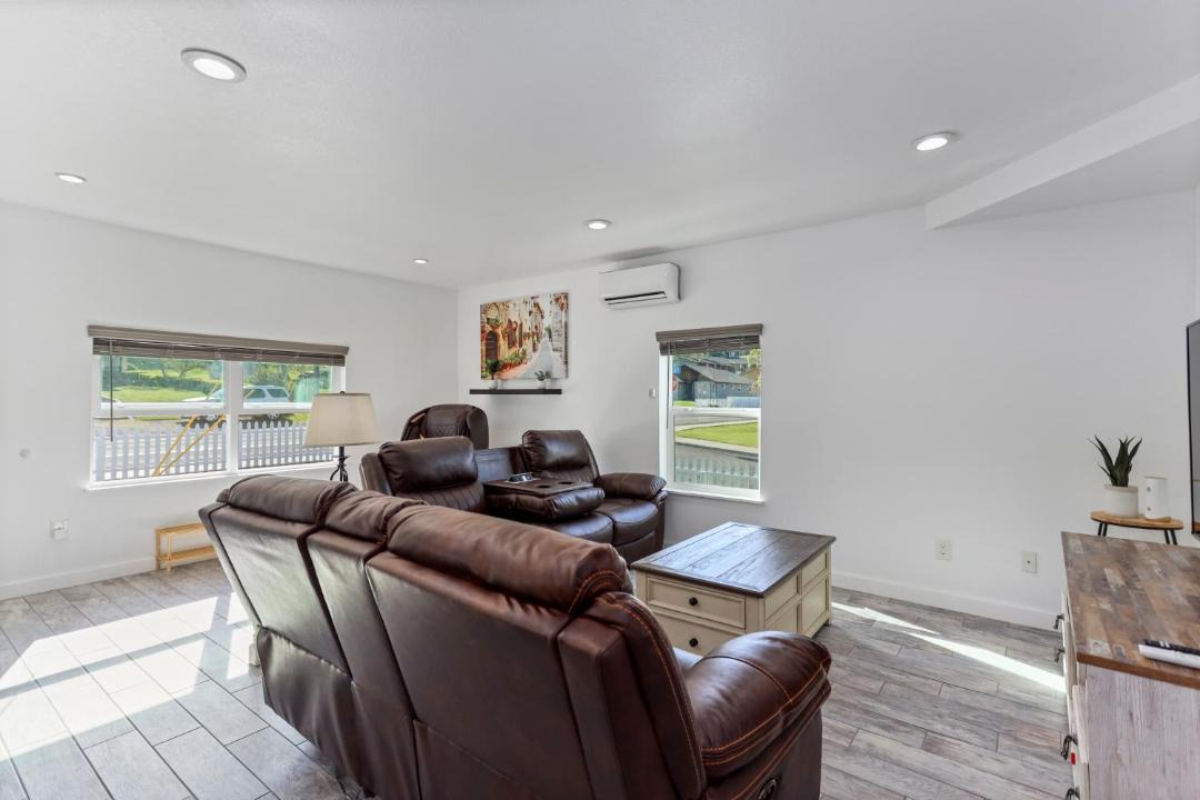 Photo of Others in Chenoweth