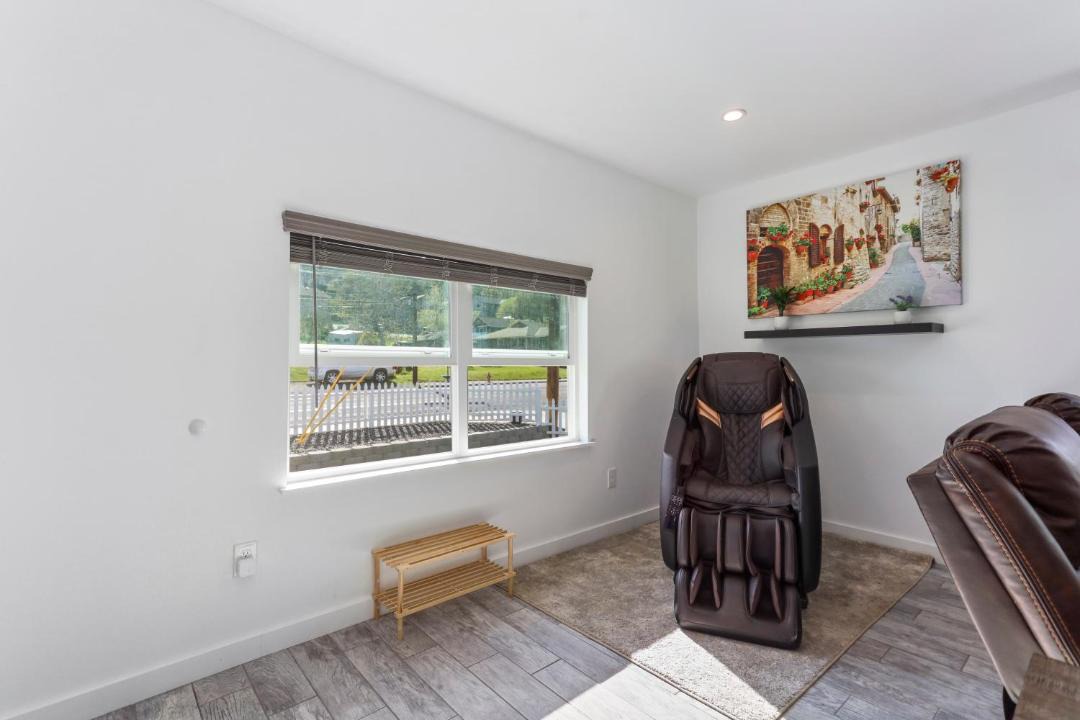 Photo of Others in Chenoweth