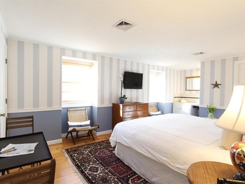 Photo of Others in Vineyard Haven