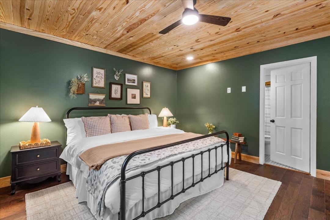 Photo of Bedroom in Lookout Mountain