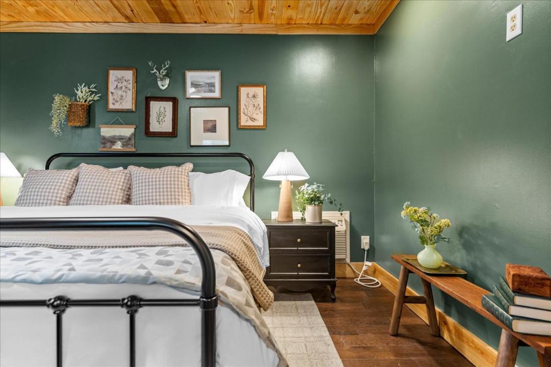 Photo of Bedroom in Lookout Mountain