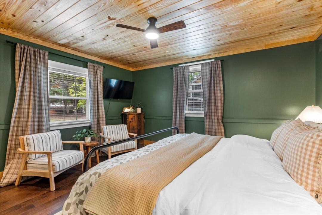 Photo of Bedroom in Lookout Mountain