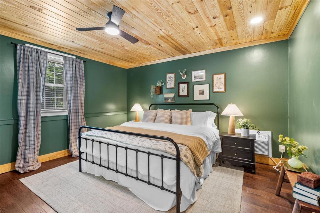 Photo of Bedroom in Lookout Mountain