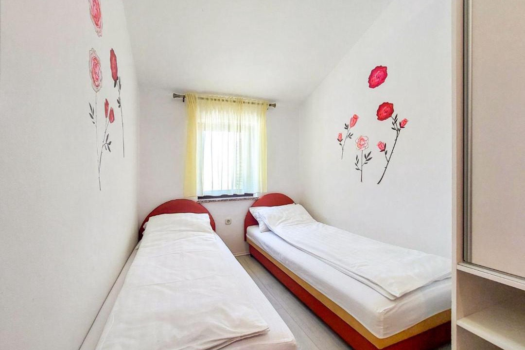 Photo of Bedroom in Batomalj