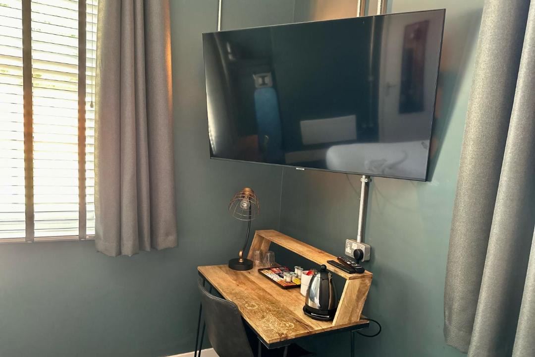 Photo of Others in Weedon