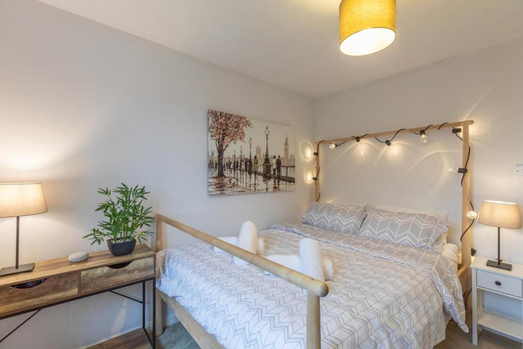 Photo of Others in Netley