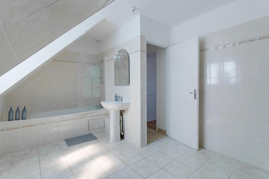 Photo of Bathroom in Marly-la-Ville