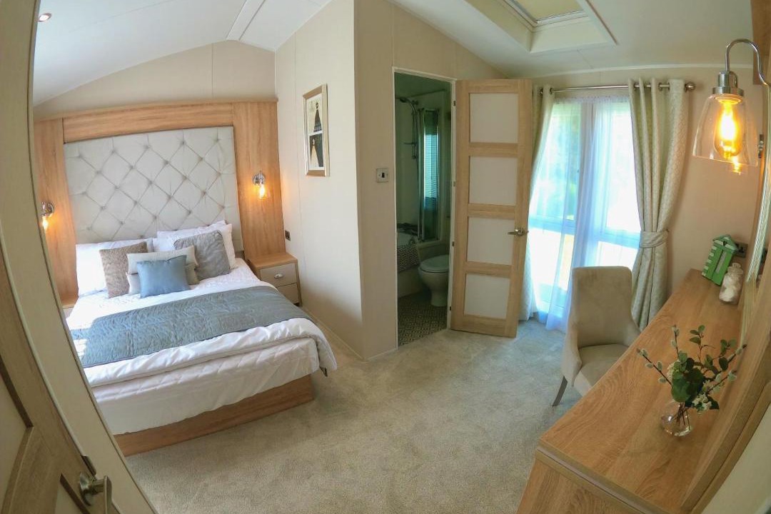 Photo of Bedroom in Cayton Bay