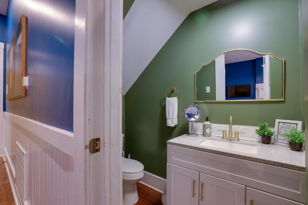 Photo of Bathroom in Dixon Park