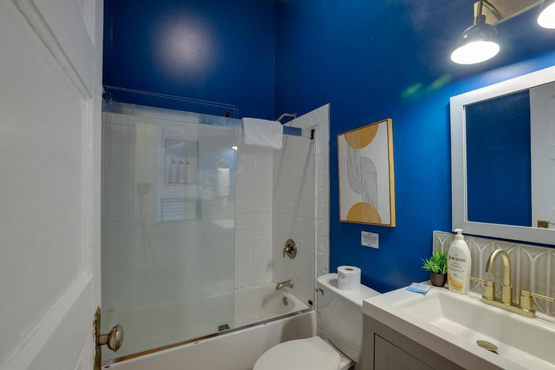Photo of Bathroom in Dixon Park