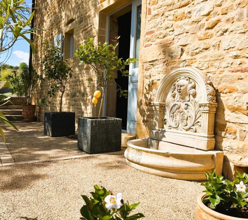 Photo of Others in Theize