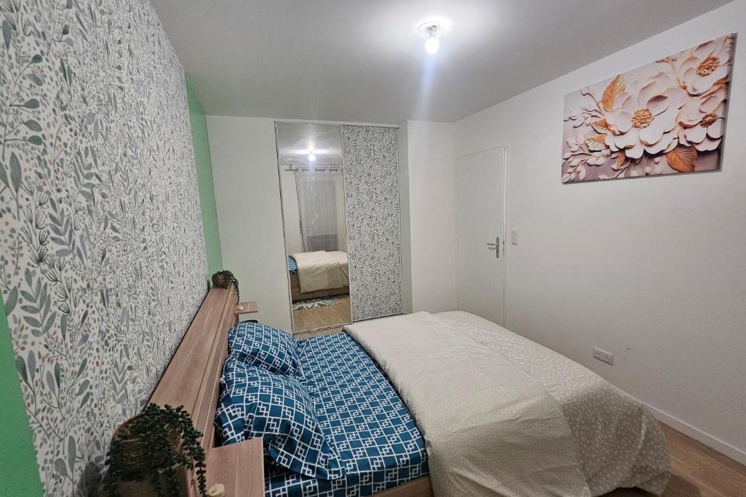 Photo of Bedroom in Jouy-le-Moutier