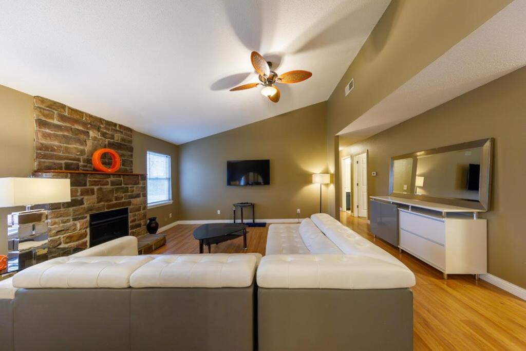 Photo of Others in Columbia