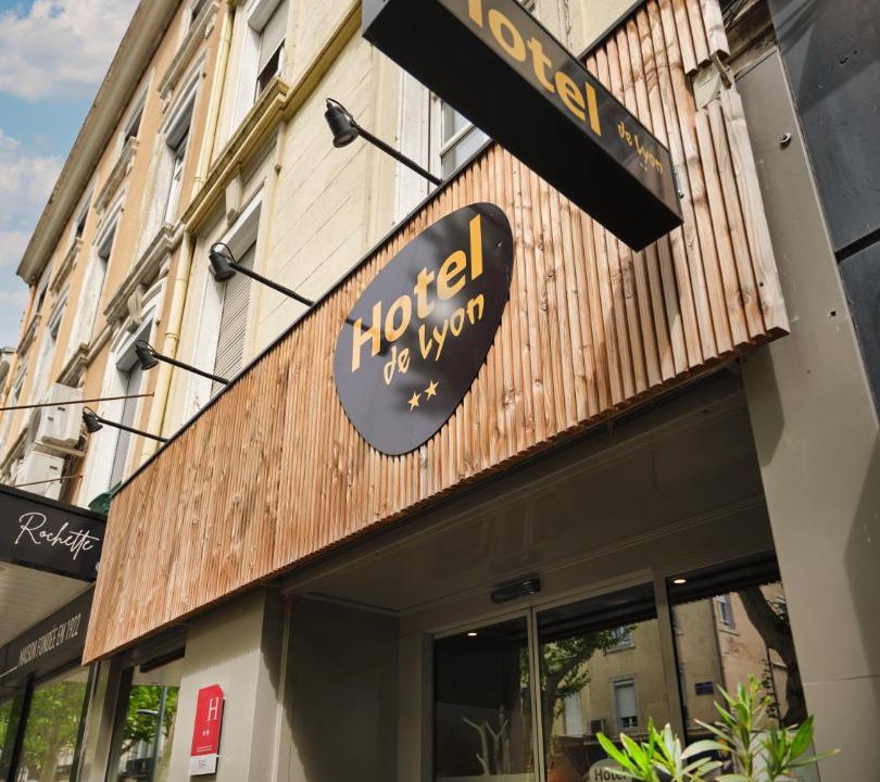 Photo of Others in Valence