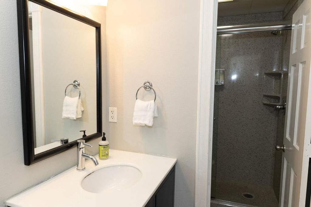 Photo of Bathroom in Eureka Springs Historic District