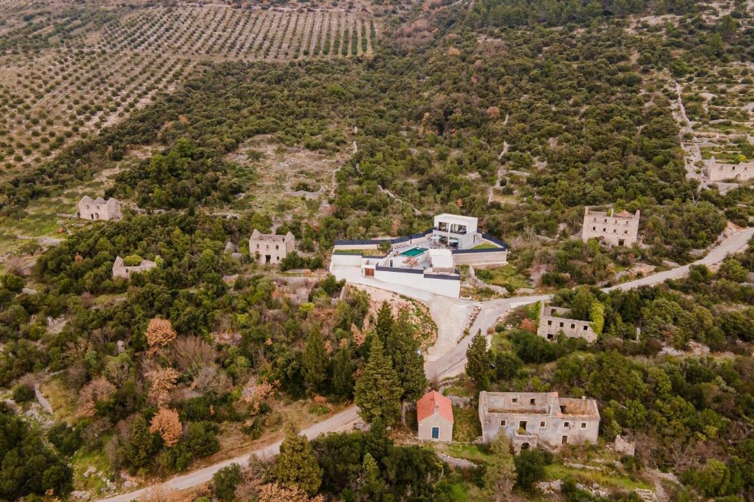 Photo of Buildings in Kula Norinska