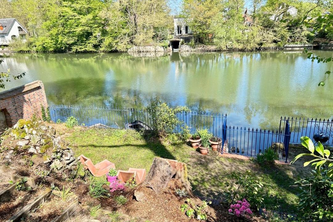 Photo of Others in Olivet