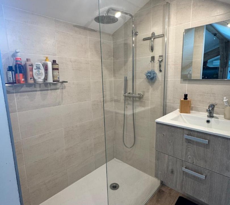 Photo of Bathroom in Neuville-les-Dames